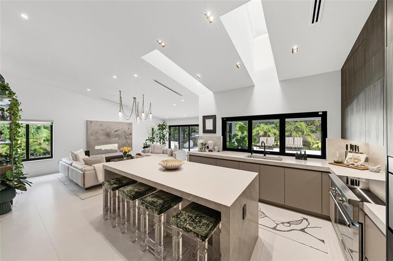 Image 8 of 72 For 1621 Seabreeze Blvd