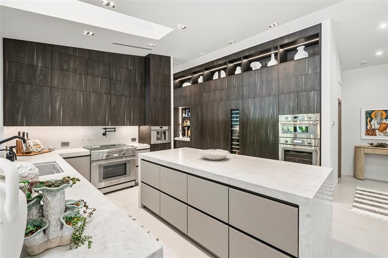 Image 9 of 72 For 1621 Seabreeze Blvd