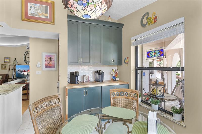 Image 10 of 64 For 6040 Martinique Dr  201