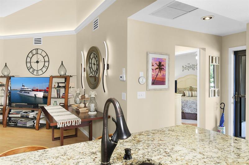 Image 12 of 64 For 6040 Martinique Dr  201