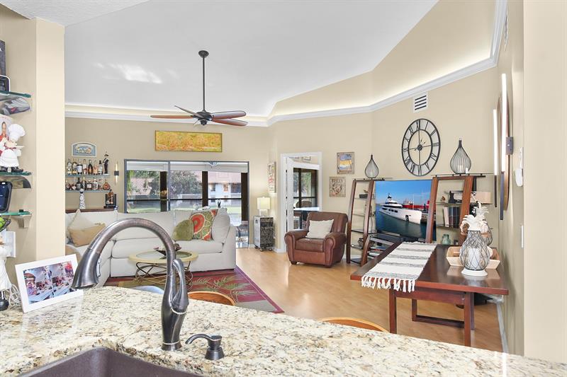 Image 13 of 64 For 6040 Martinique Dr  201