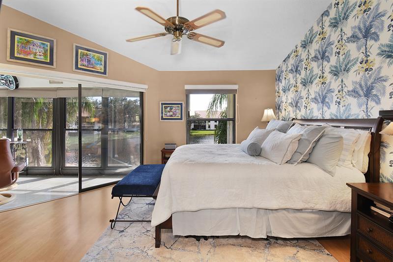 Image 23 of 64 For 6040 Martinique Dr  201