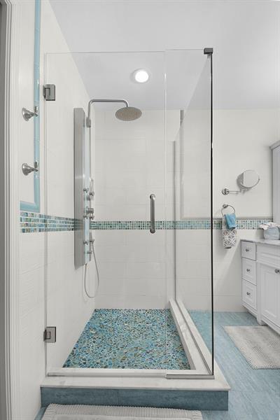 Image 32 of 64 For 6040 Martinique Dr  201