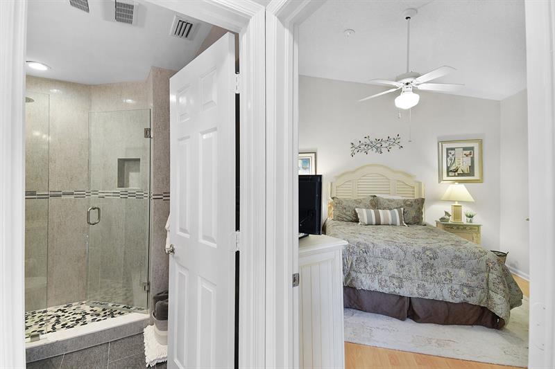 Image 33 of 64 For 6040 Martinique Dr  201