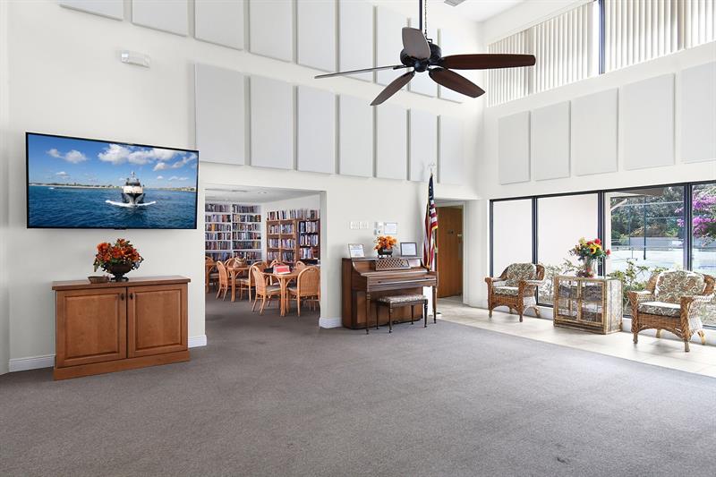 Image 48 of 64 For 6040 Martinique Dr  201