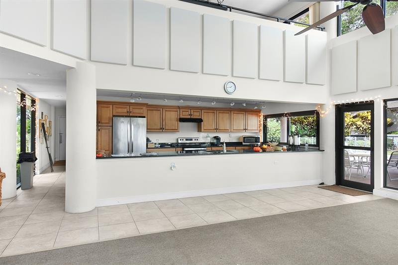 Image 49 of 64 For 6040 Martinique Dr  201