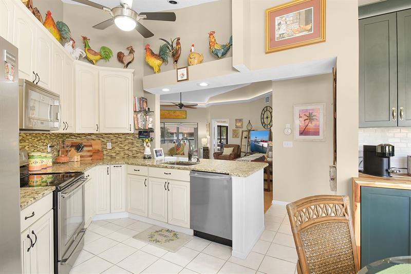 Image 7 of 64 For 6040 Martinique Dr  201