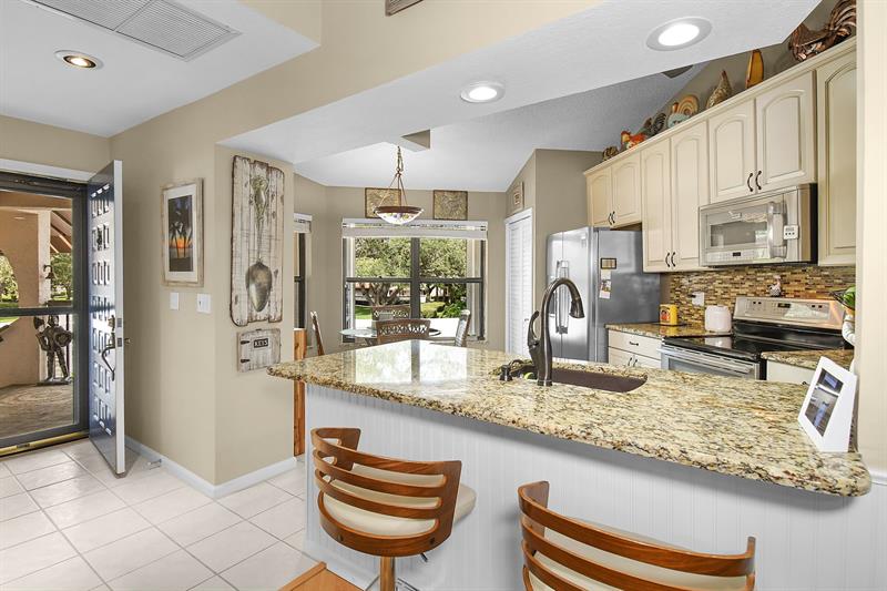 Image 8 of 64 For 6040 Martinique Dr  201