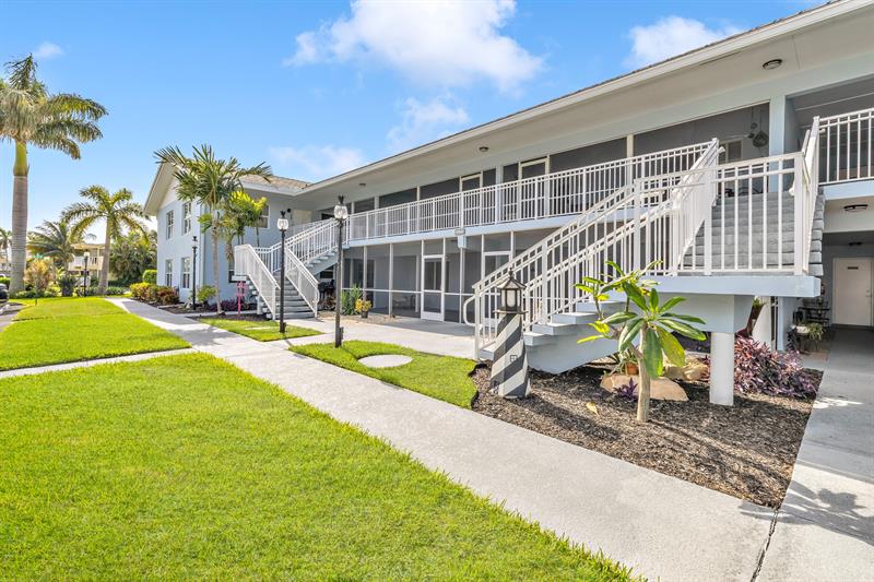 Image 11 of 30 For 2835 28th Ave  3