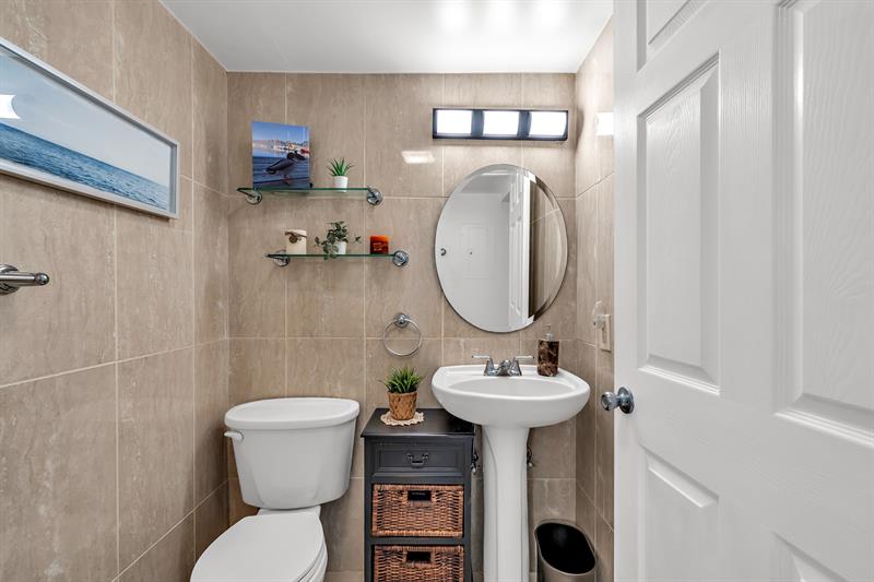 Image 21 of 30 For 2835 28th Ave  3