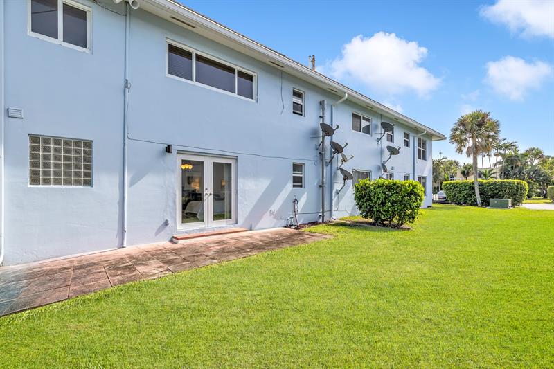 Image 24 of 30 For 2835 28th Ave  3