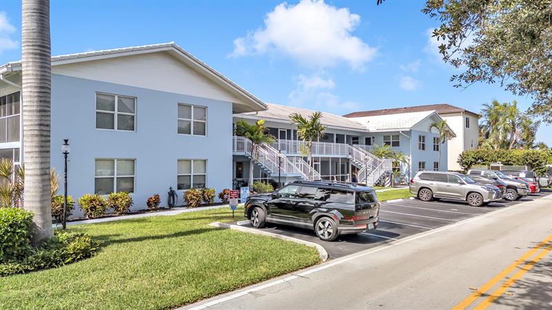 Image 5 of 30 For 2835 28th Ave  3