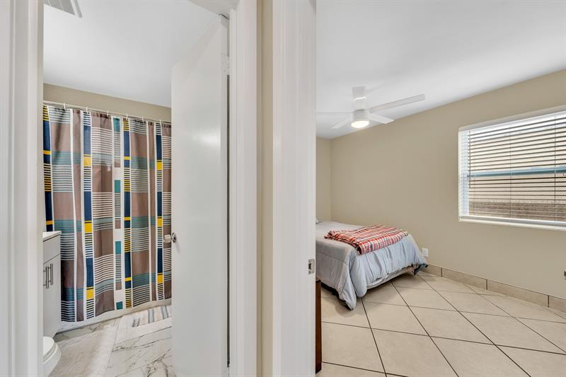 Image 10 of 29 For 726 A St  