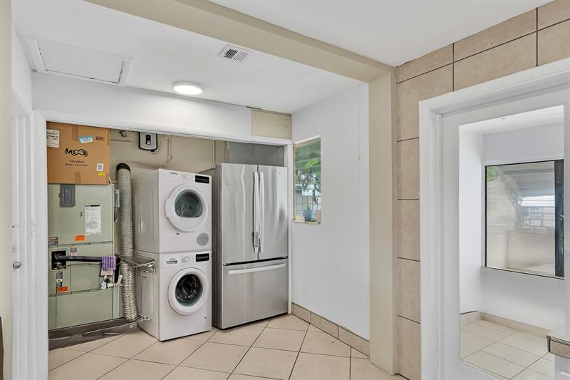 Image 18 of 29 For 726 A St  