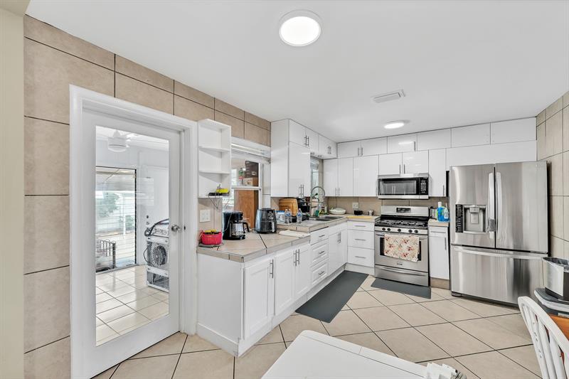 Image 19 of 29 For 726 A St  