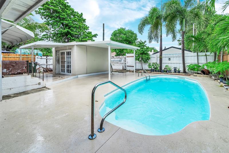 Image 22 of 29 For 726 A St  