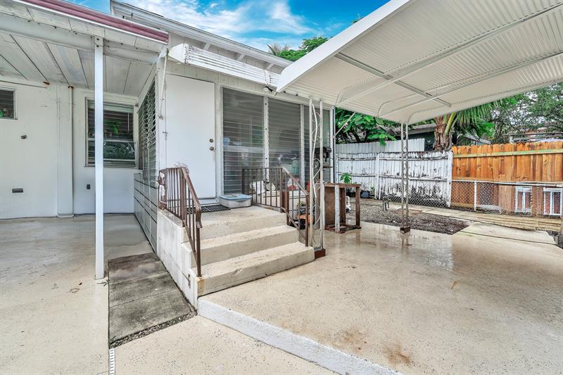 Image 25 of 29 For 726 A St  