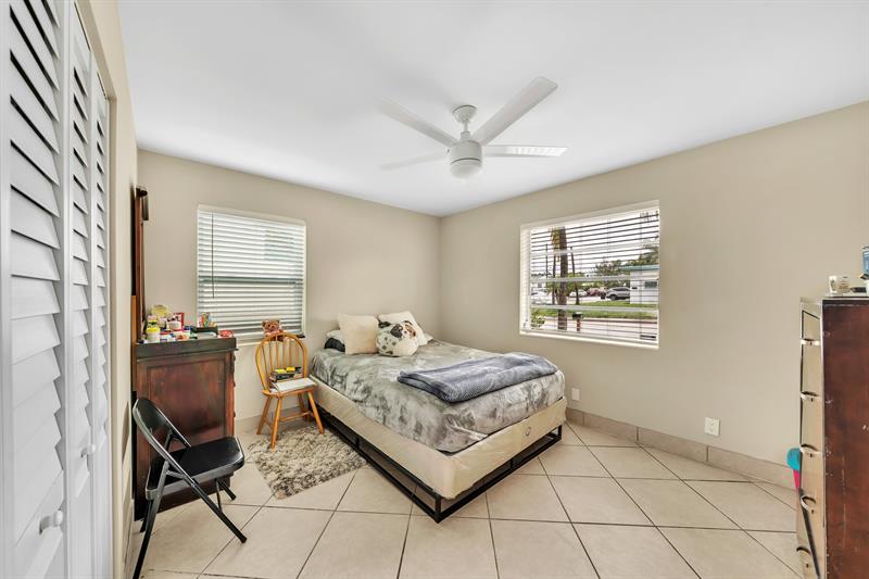 Image 6 of 29 For 726 A St  