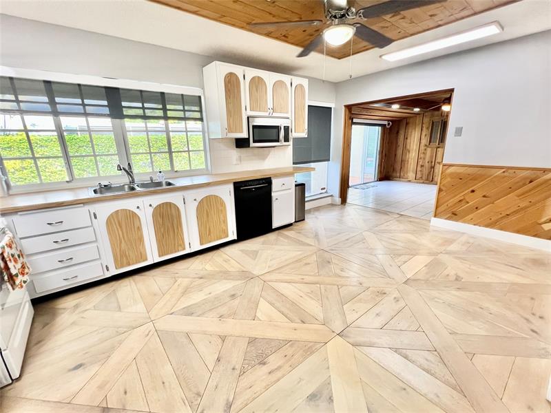 Image 10 of 38 For 10571 Sunset Strip