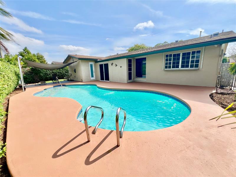 Image 21 of 38 For 10571 Sunset Strip