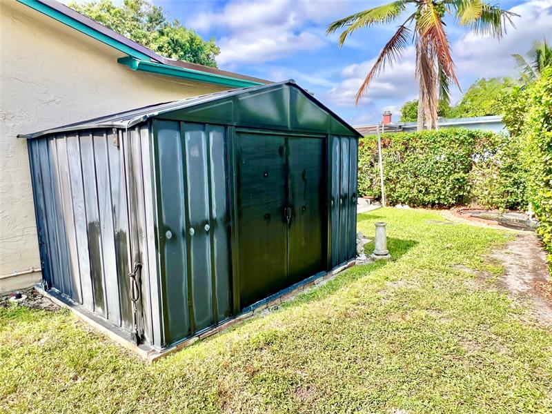 Image 25 of 38 For 10571 Sunset Strip