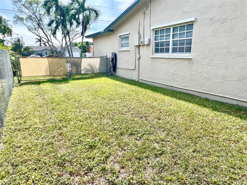 Image 26 of 38 For 10571 Sunset Strip