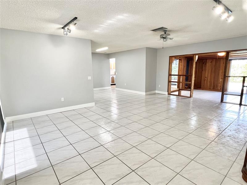 Image 28 of 38 For 10571 Sunset Strip