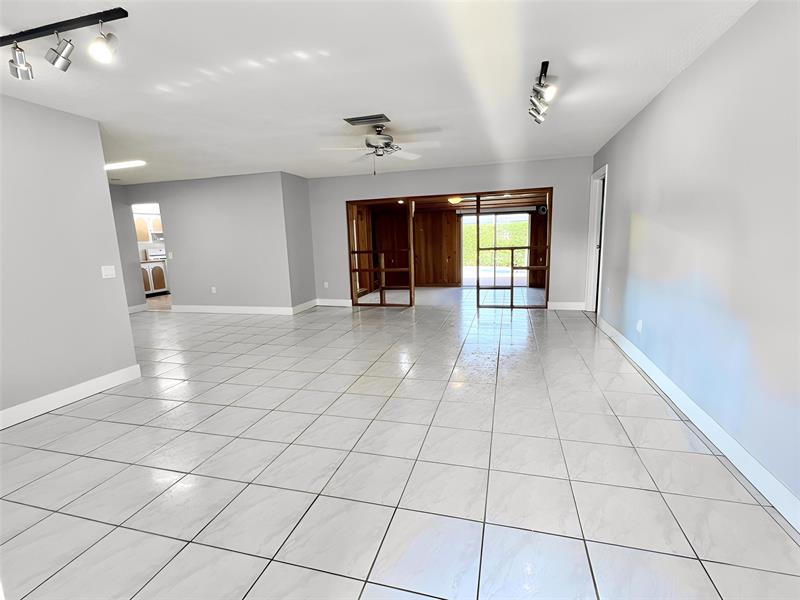 Image 29 of 38 For 10571 Sunset Strip