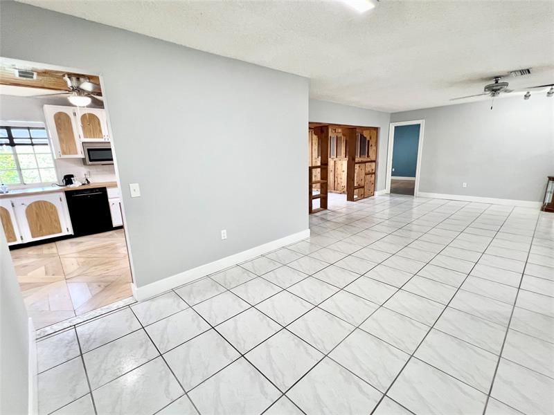 Image 32 of 38 For 10571 Sunset Strip