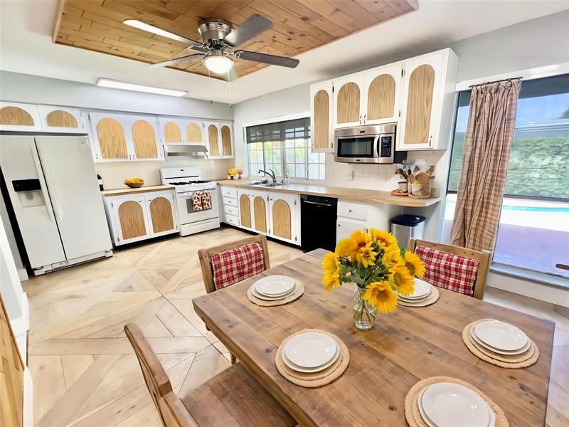 Image 6 of 38 For 10571 Sunset Strip