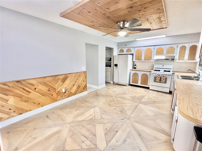 Image 9 of 38 For 10571 Sunset Strip