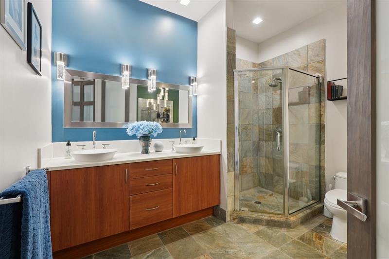 Image 15 of 38 For 2633 14th Av  501