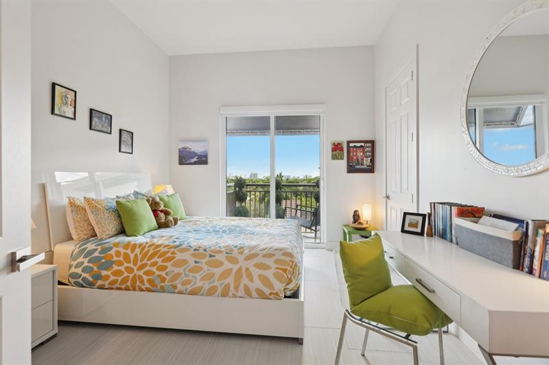 Image 16 of 38 For 2633 14th Av  501