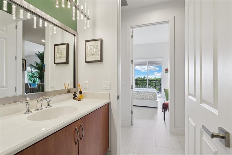 Image 18 of 38 For 2633 14th Av  501