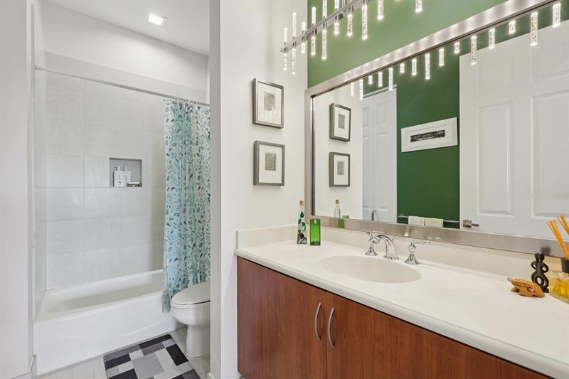 Image 19 of 38 For 2633 14th Av  501