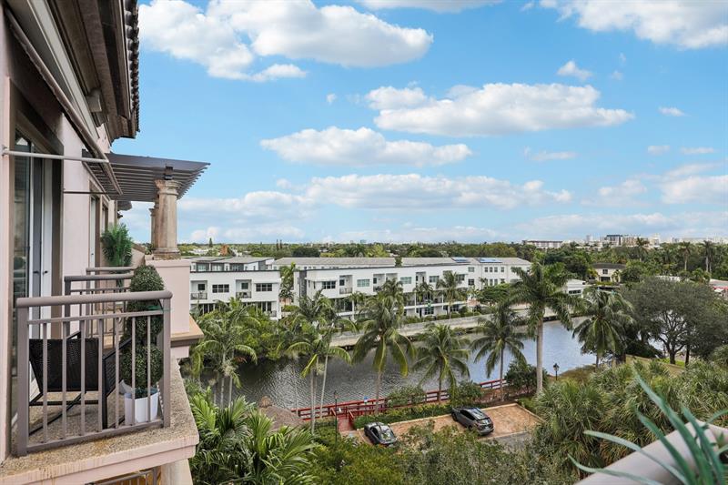 Image 21 of 38 For 2633 14th Av  501