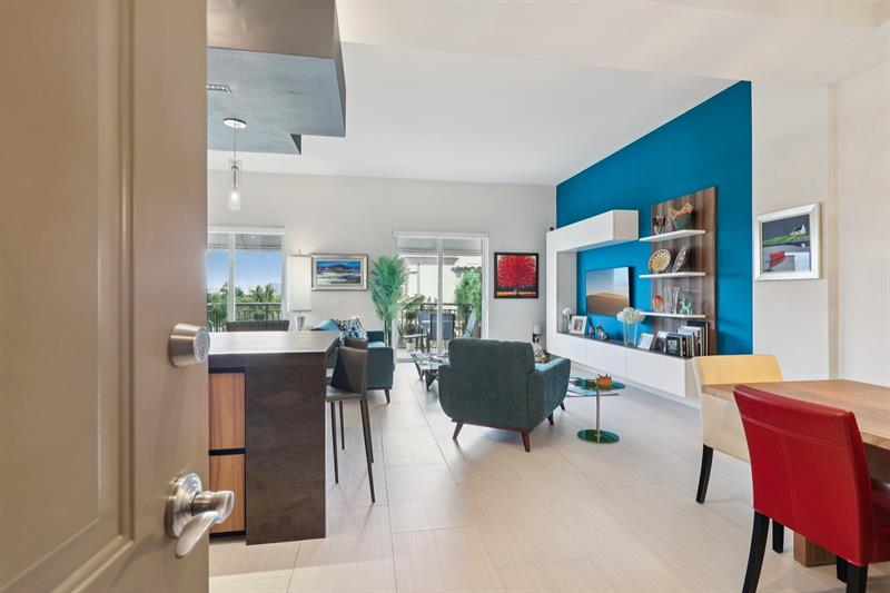 Image 3 of 38 For 2633 14th Av  501