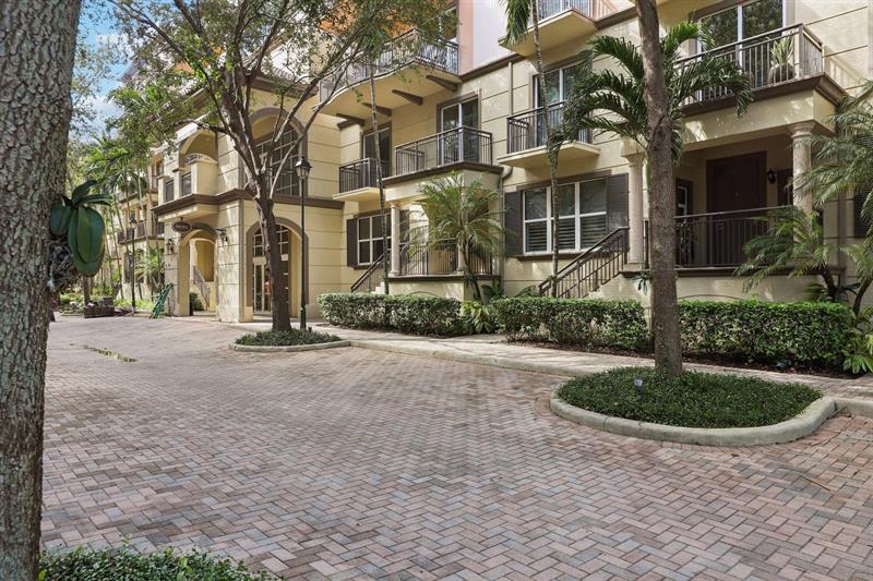 Image 33 of 38 For 2633 14th Av  501