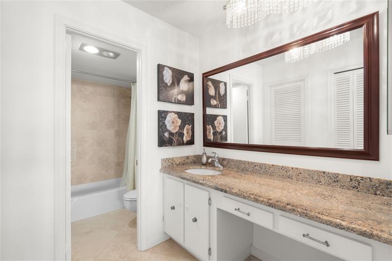 Image 11 of 27 For 2000 Ocean Blvd  5d