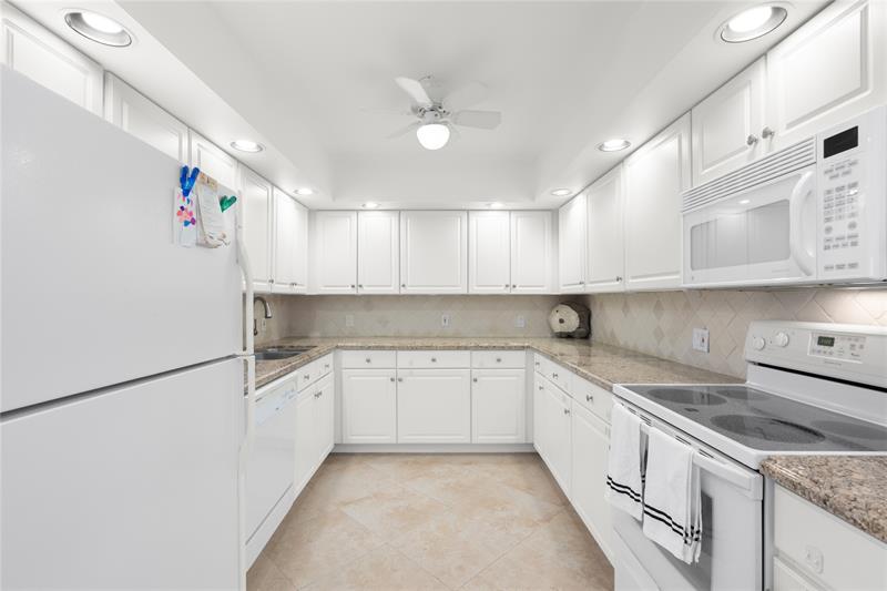 Image 6 of 27 For 2000 Ocean Blvd  5d