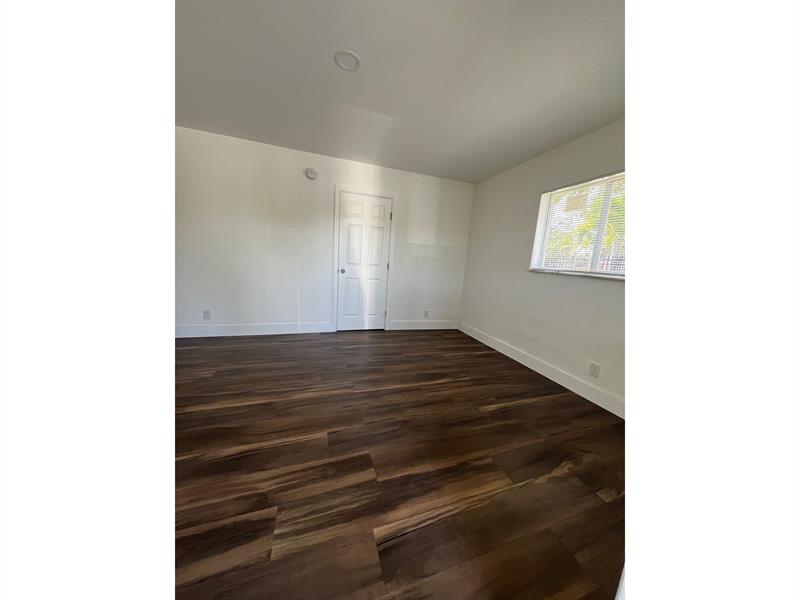 Image 3 of 7 For 2300 6th St  11