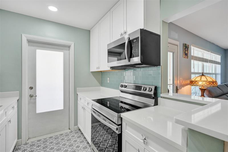 Image 20 of 61 For 931 9th Ave  13