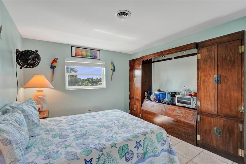 Image 33 of 61 For 931 9th Ave  13