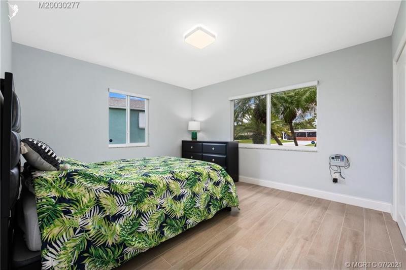 Image 17 of 27 For 356 Granada  