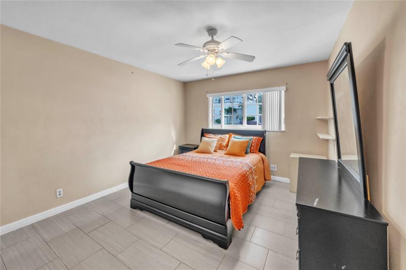 Image 11 of 35 For 2400 Ocean Dr  108