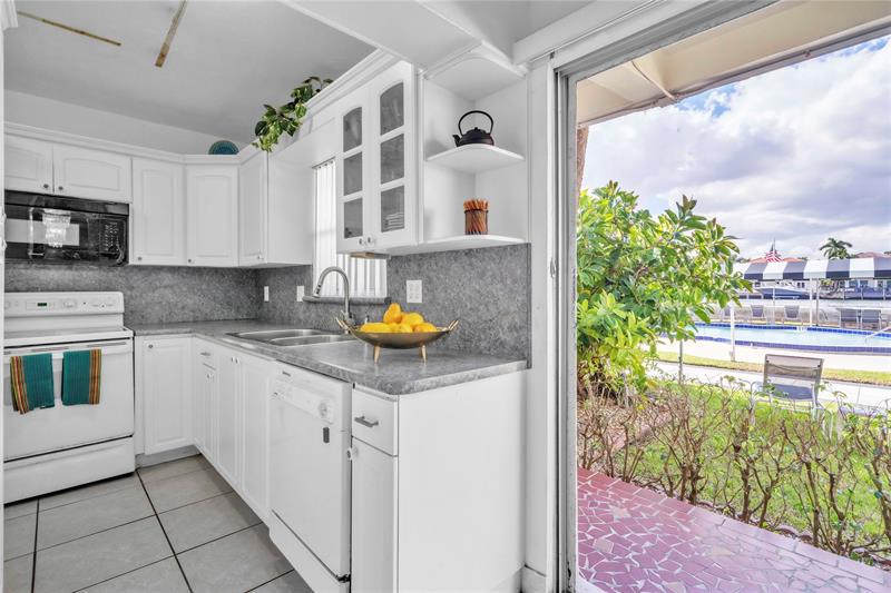 Image 17 of 35 For 2400 Ocean Dr  108