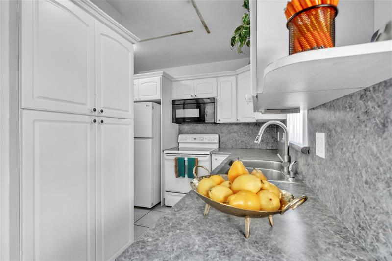 Image 18 of 35 For 2400 Ocean Dr  108