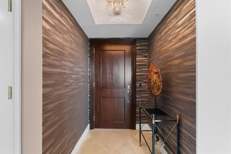 Image 11 of 49 For 411 New River Dr E  1402