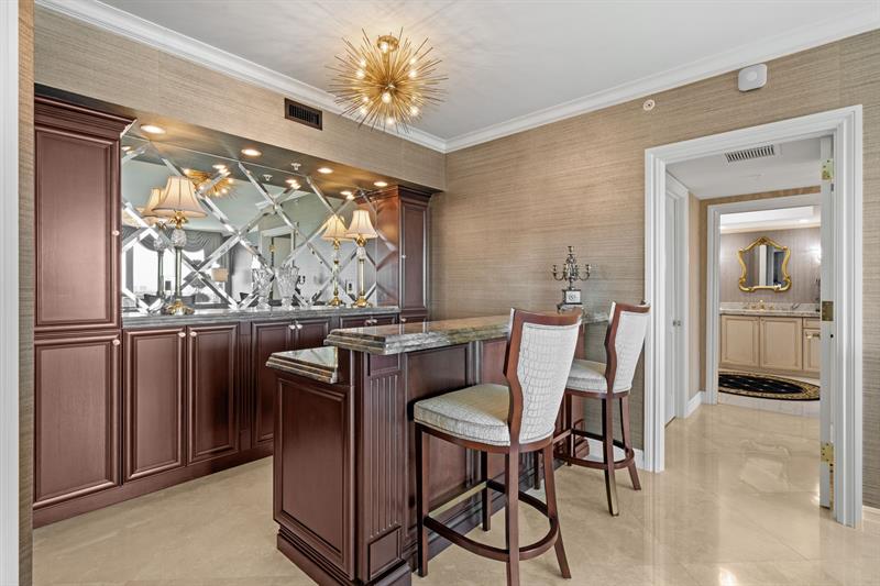 Image 12 of 49 For 411 New River Dr E  1402