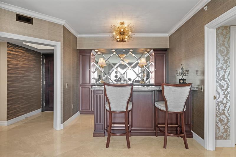 Image 13 of 49 For 411 New River Dr E  1402